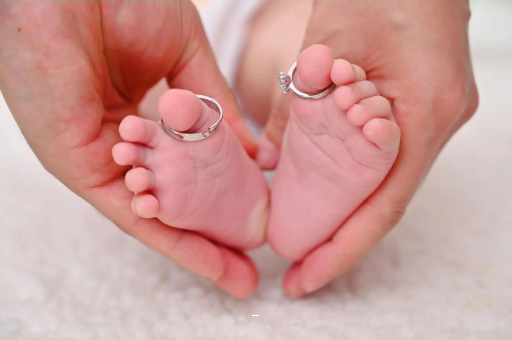 鄂州宝宝脸上长黑点